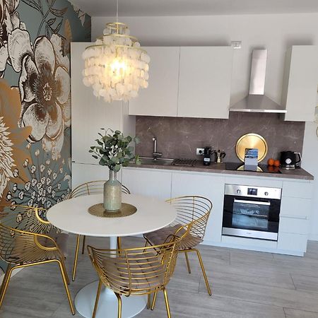 דומאסו Lago-Apartment Midy, Sfeervol, Zwembad, Airco מראה חיצוני תמונה
